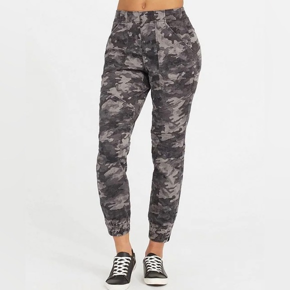 NEW SPANX- Stretch Mid Rise Twill Joggers - Picture 1 of 9
